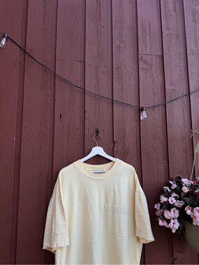Fear of God Essentials Tee Cream / Butter Yellow Size XL